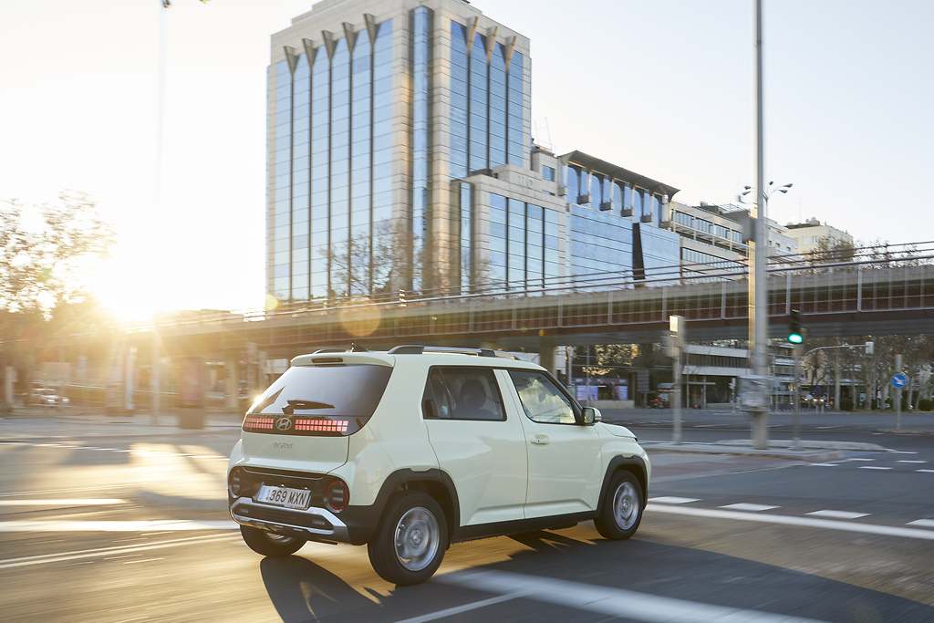 Dos baterías entre las que elegir: una versión de 42 kWh (97 CV) y otra de 49 kWh (150 CV) que proporciona una autonomía de hasta 518 km en ciudad y hasta 370 en ciclo combinado, según los datos oficiales.