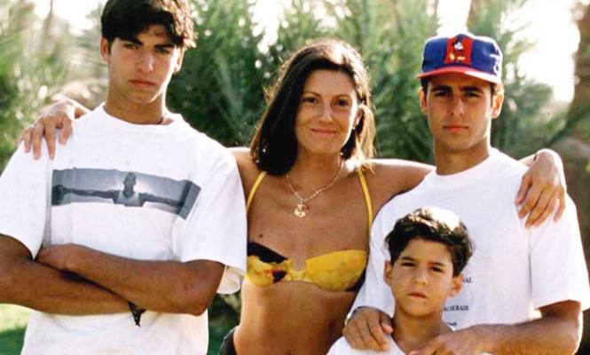 Julián es el padre de su tercer y último hijo, Julián