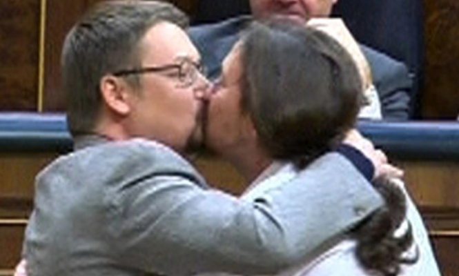 beso-iglesias-domenech-665.jpg