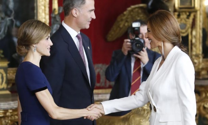 De Informalia es Mejor Vestidas Y Hispanidad Del Peor La Las Día CxQeoErdBW