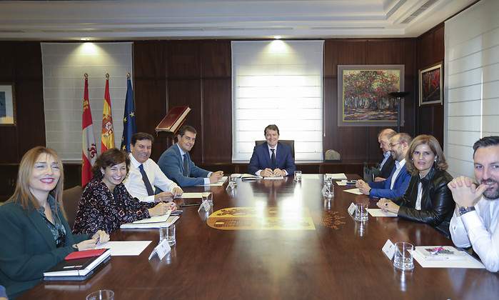 Manuecosindicatosfuncionarios.jpg