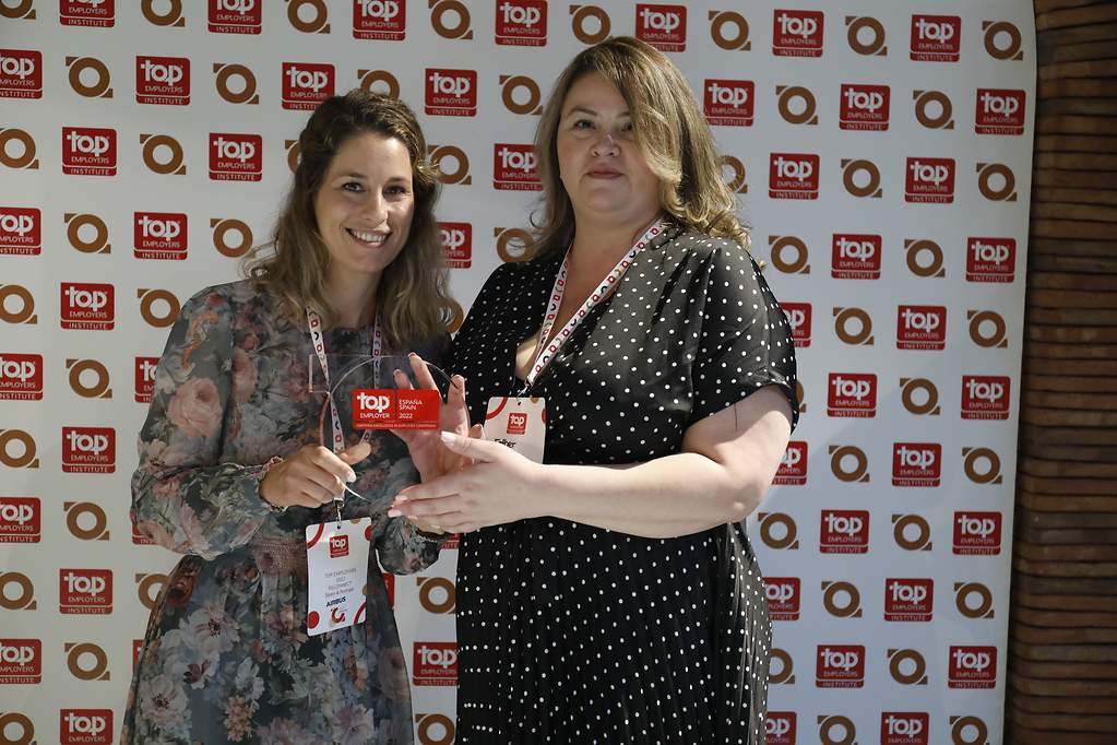 Beatriz Cavo y Esther Ruiz, representantes de Airbus
