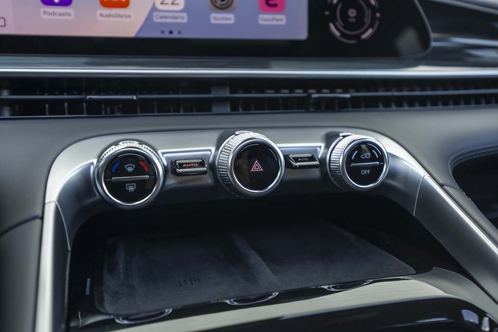 Nuevo Omoda 9 híbrido enchufable. Botones físicos para la climatización