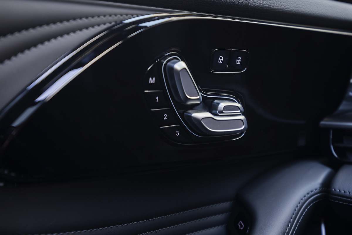 Nuevo Omoda 9 híbrido enchufable. Los asientos se regulan en los mandos ubicados en las puertas
