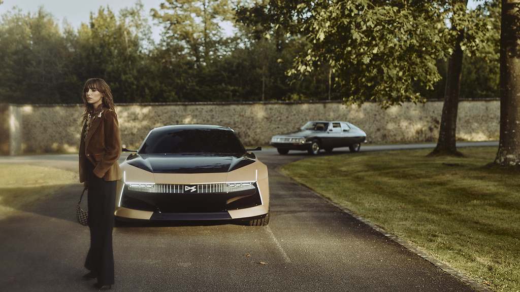 Concepto SM Tributo. Detrás, el Citroën SM.