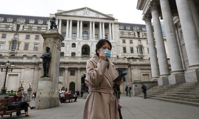 700x420_mujer-mascarilla-coronavirus-banco-de-inglaterra-BoE-reino-unido-sede-reuters-770x420.jpg