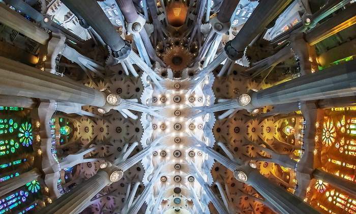 sagrada-familia-interior-dreamstime.jpg