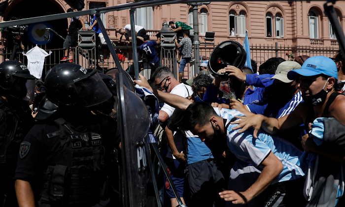 700x420_aficionados-maradona-reuters.png