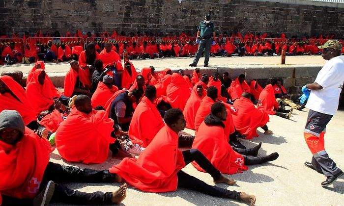 700x420_inmigrantes-espana-muro-efe.jpg