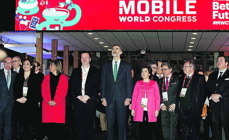 Con la industria móvil y tecnológica