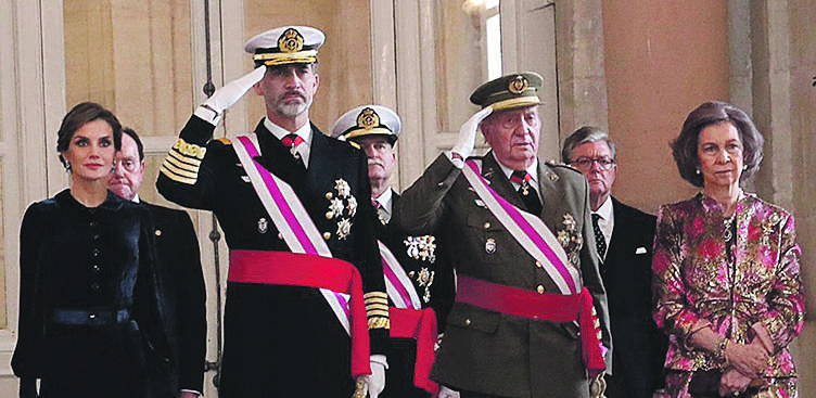 Padre e hijo en la Pascua Militar