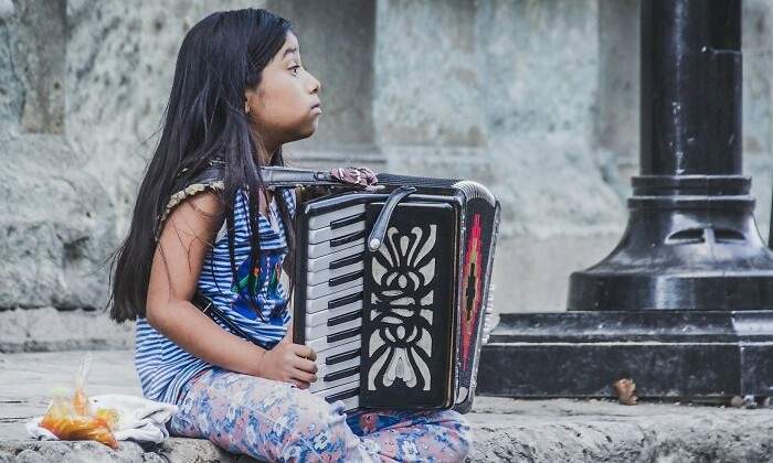 pobreza-nina-mexico-dreamstime.jpg