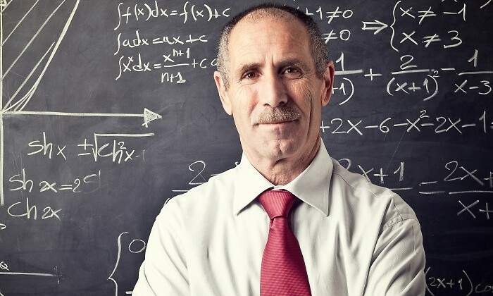 profesor-pizarra-dreamstime.jpg