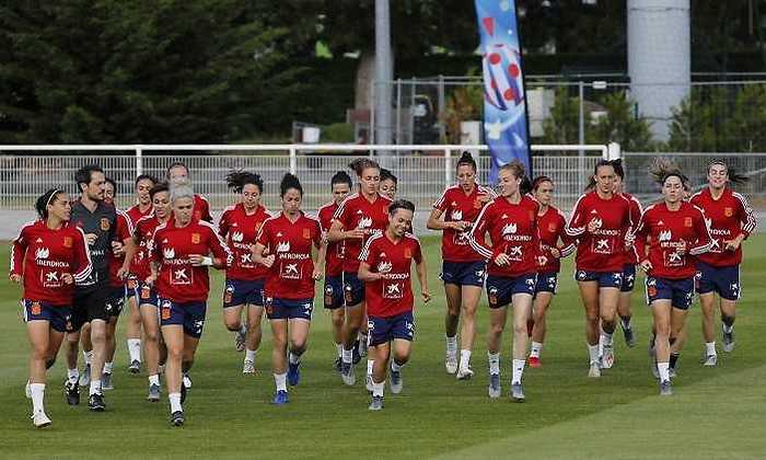 seleccion-femenina-entrenamiento-efe.jpg
