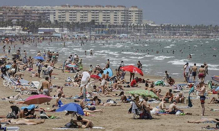 playa-llena-valencia.jpg