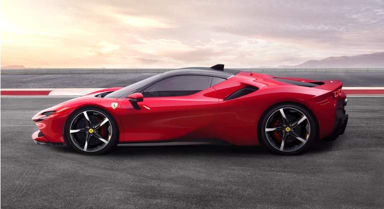 SF90 Stradale, el primer híbrido enchufable de Ferrari.