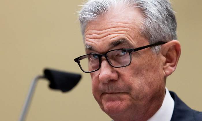 jerome-powell-presidente-reserva-federal-fed-eeuu-gesto-tenso-mirada-de-lado-gafas-15julio2021-getty-770x420.jpg