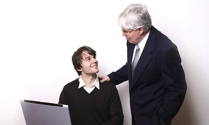Dos-generaciones-de-empleados--Istock.jpg