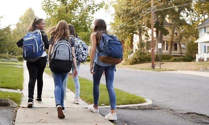 camino-colegio-ninas.jpg