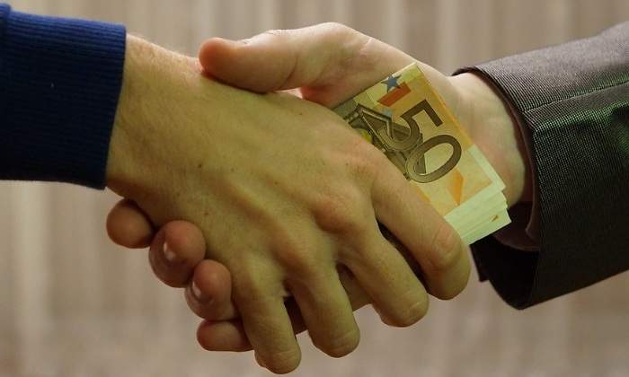 soborno-manos-dinero-pixabay-770x420.jpg