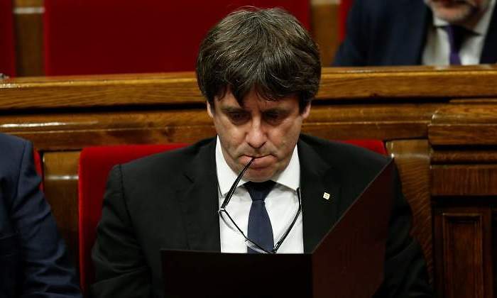puigdemont-singafas-comparecencia-parlament-10octubre-reuters.jpg