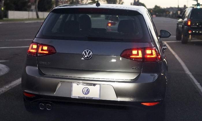volkswagen-golf-carretera-reuters.jpg
