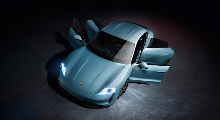 Porsche Taycan 4S.