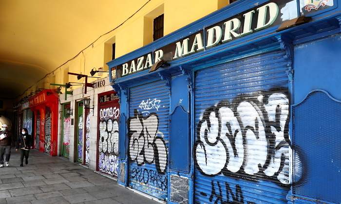 coronavirus-madrid-tiendas-cerradas-plaza-mayor-reuters.jpg