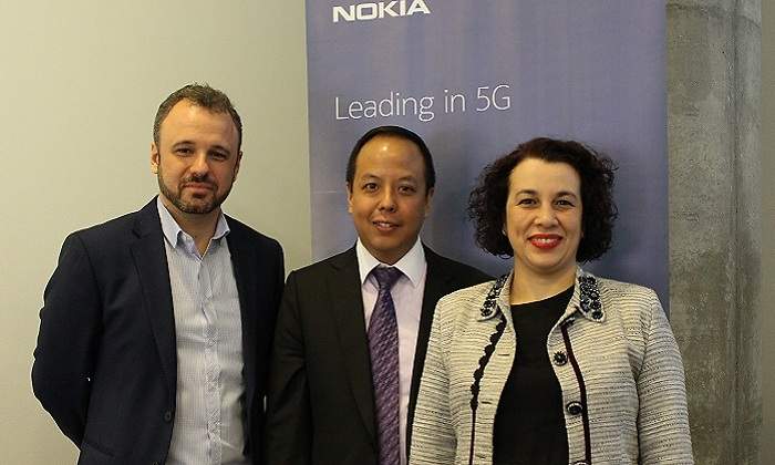 Equipo-regional-de-Nokia-durante-la-presentacion-en-Peru.jpg