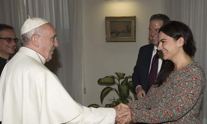 dimiten-greg-burke-paloma-garcia-opvejero-portavoces.-papa-efe.jpg