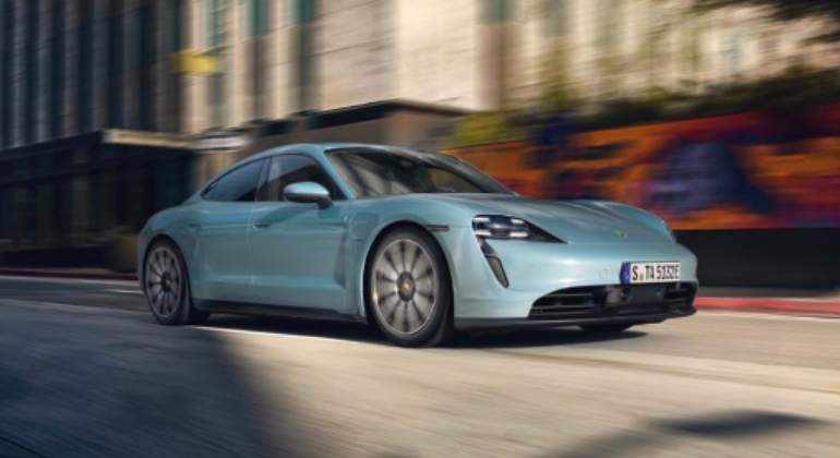Porsche Taycan 4S.