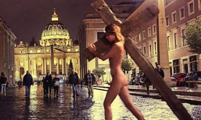 desnuda-religion.jpg