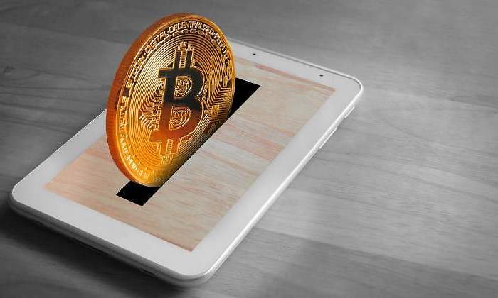 bitcoin-hucha-madera.jpg
