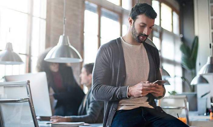 emprendedor-movil-istock.jpg