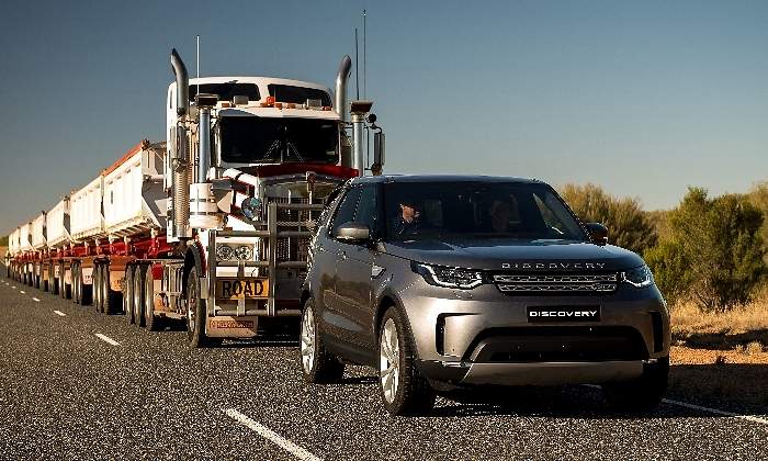 land-rover-discovery-convoy.jpg