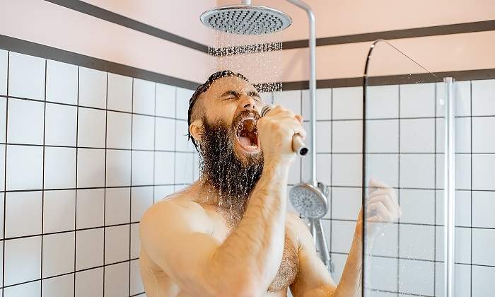Hombre-cantando-ducha-iStock.jpg
