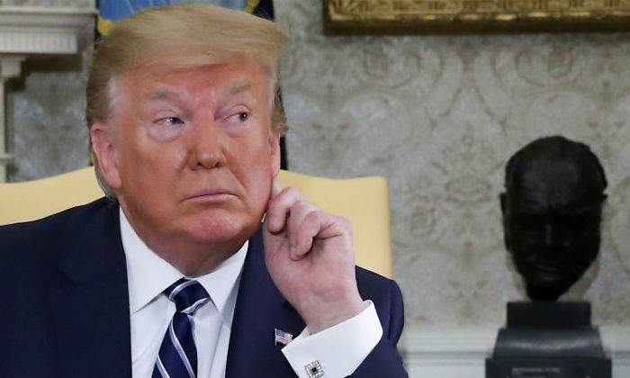 trump-escucha-reuters.jpg
