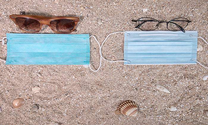 Mascarillas-y-gafas-en-la-playa-770x420-Istock.jpg