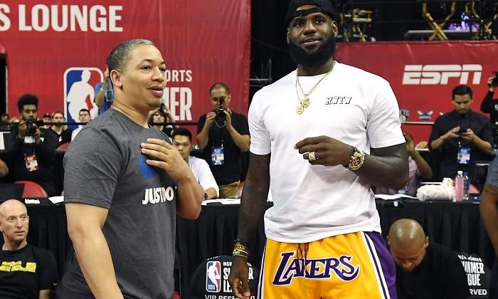 lebron-pantalon-lakers-getty.jpg