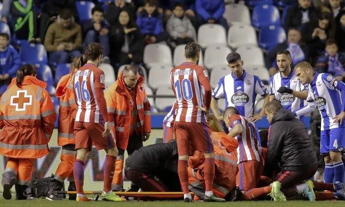 torres-recibe-ayuda-medica-riazor-reuters.jpg