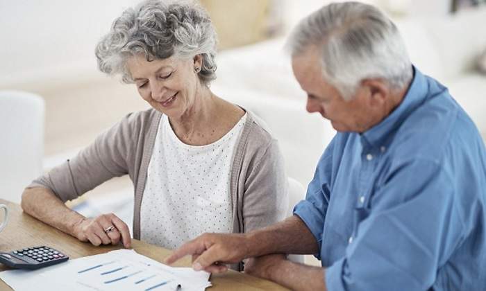 770-x-420-Matrimonio-de-personas-jubiladas-haciendo-la-declaracion-del-IRPF-Istock.jpg