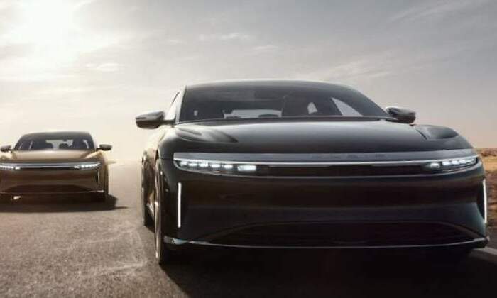 lucid-dos-coches.jpg