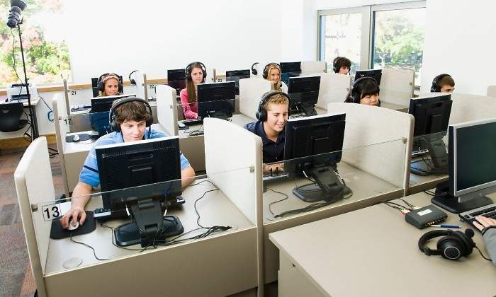 estudiantes-ordenador-colegio.jpg