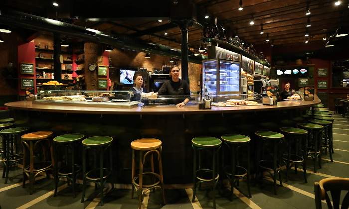 coronavirus-restaurante-vacio-madrid-reuters.jpg
