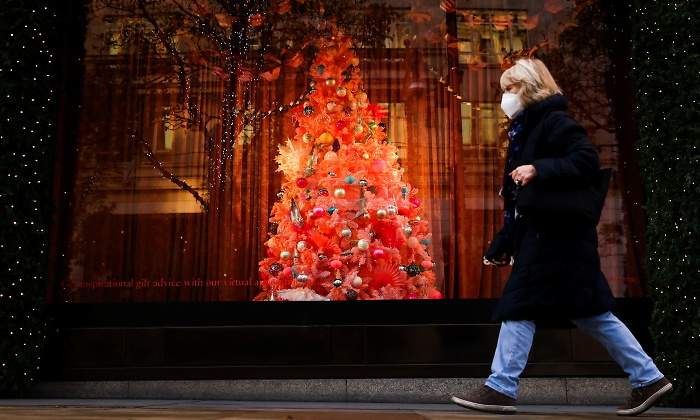 coronavirus-navidad-arbol-calle-reuters.jpg