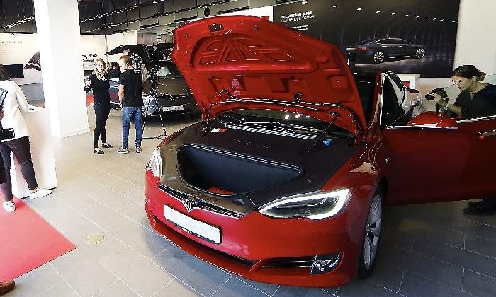 tienda-tesla-barcelona-efe.jpg