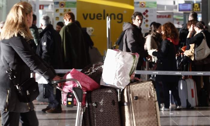 aeropuerto-barcelona-gente.jpg