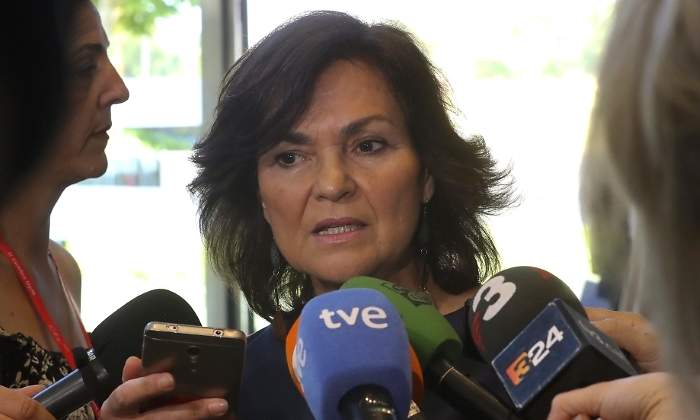 calvo-carmen-microfonos-efe.jpg
