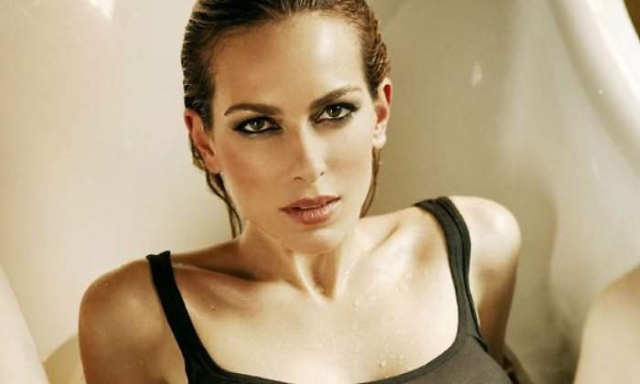 kira-topless-770.jpg