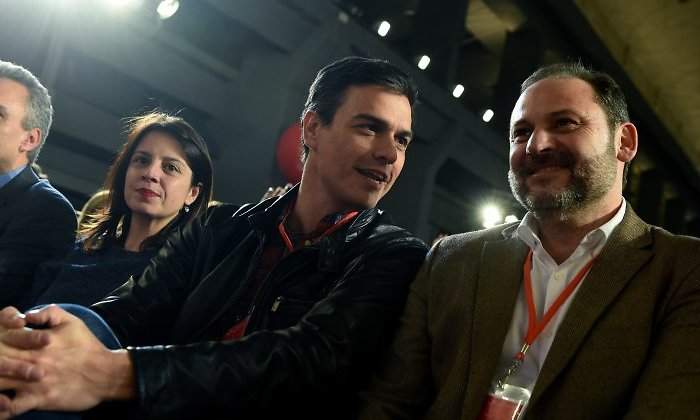 pedro-sanchez-abalos-lastra-psoe-efe.jpg
